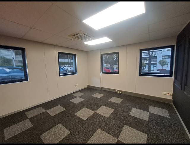 266M² OFFICE TO LET IN HYDE PARK